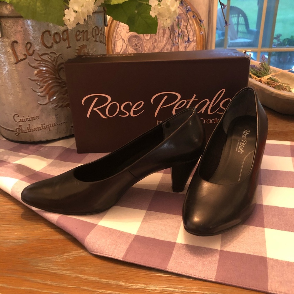 Walking Cradles Black Heels Classic Pumps